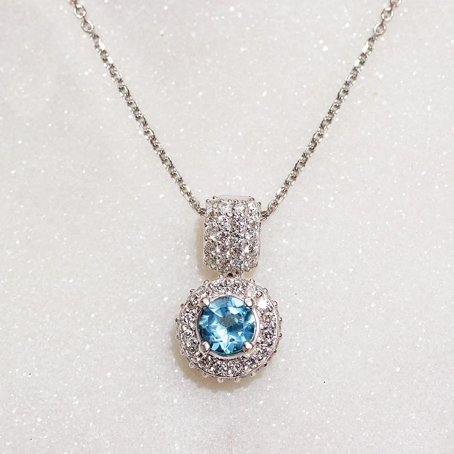 Blue Topaz and Diamonds Chubby Pendant Basic