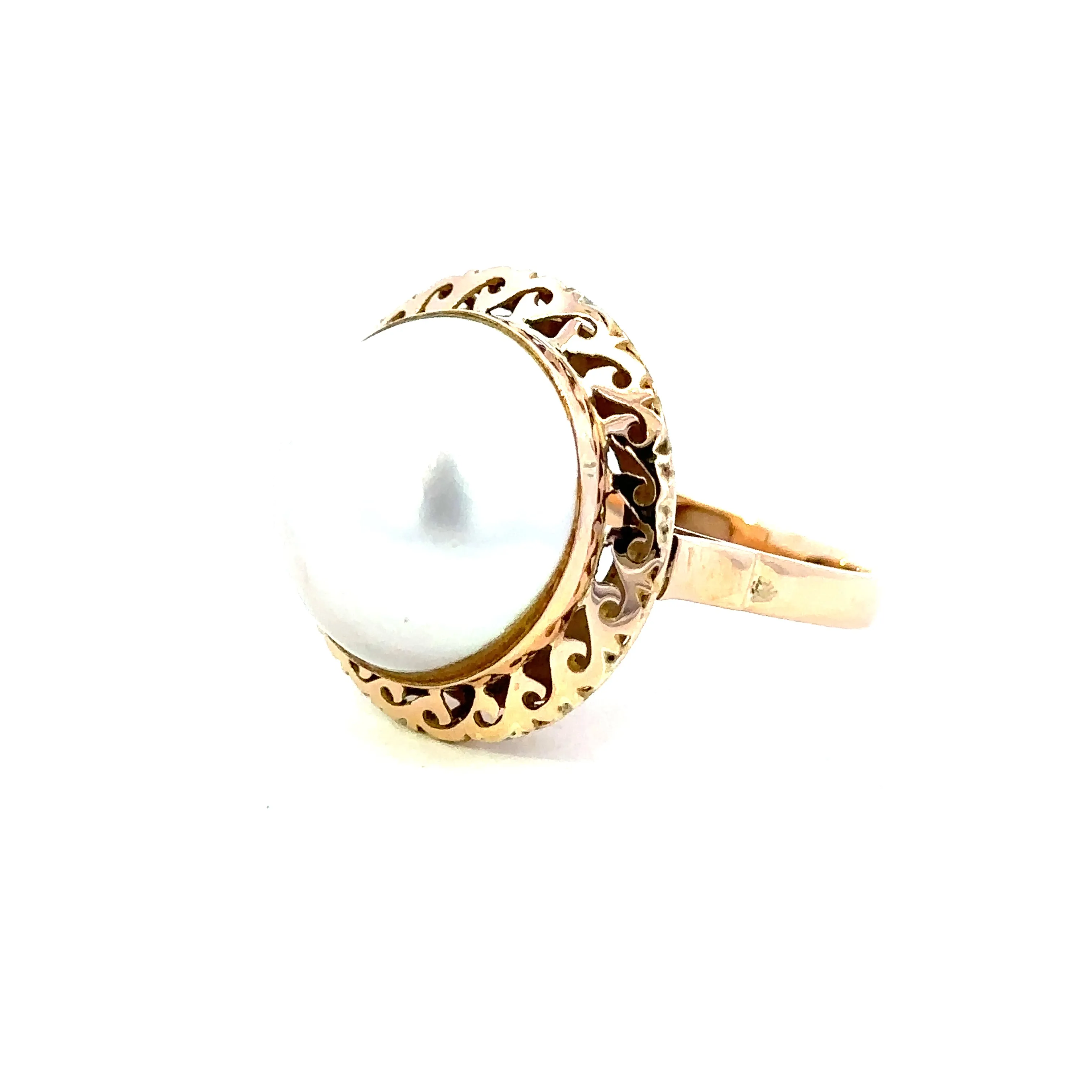 Captivating Marine Gem 14ct Yellow Gold Single Mabe Pearl Ring