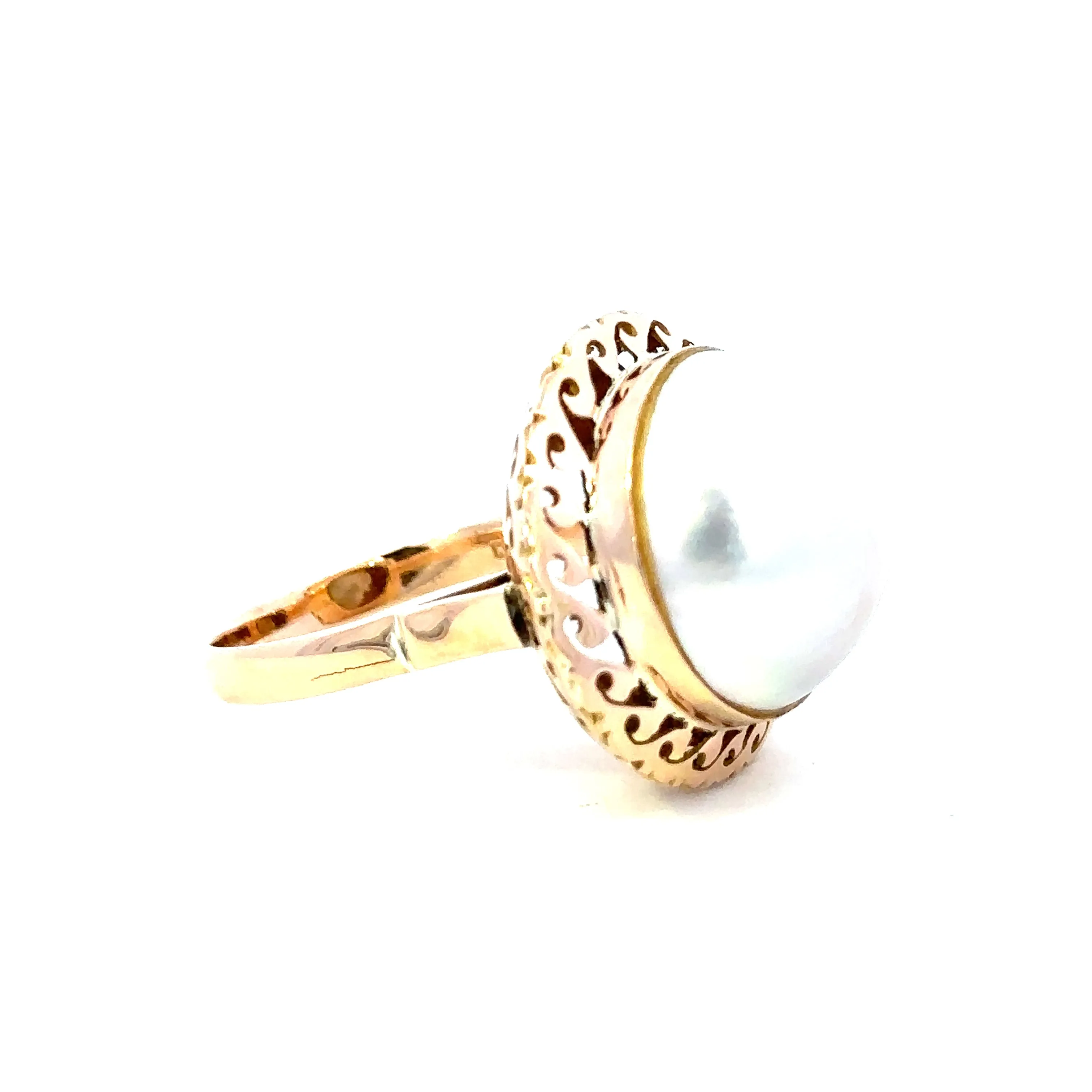 Captivating Marine Gem 14ct Yellow Gold Single Mabe Pearl Ring