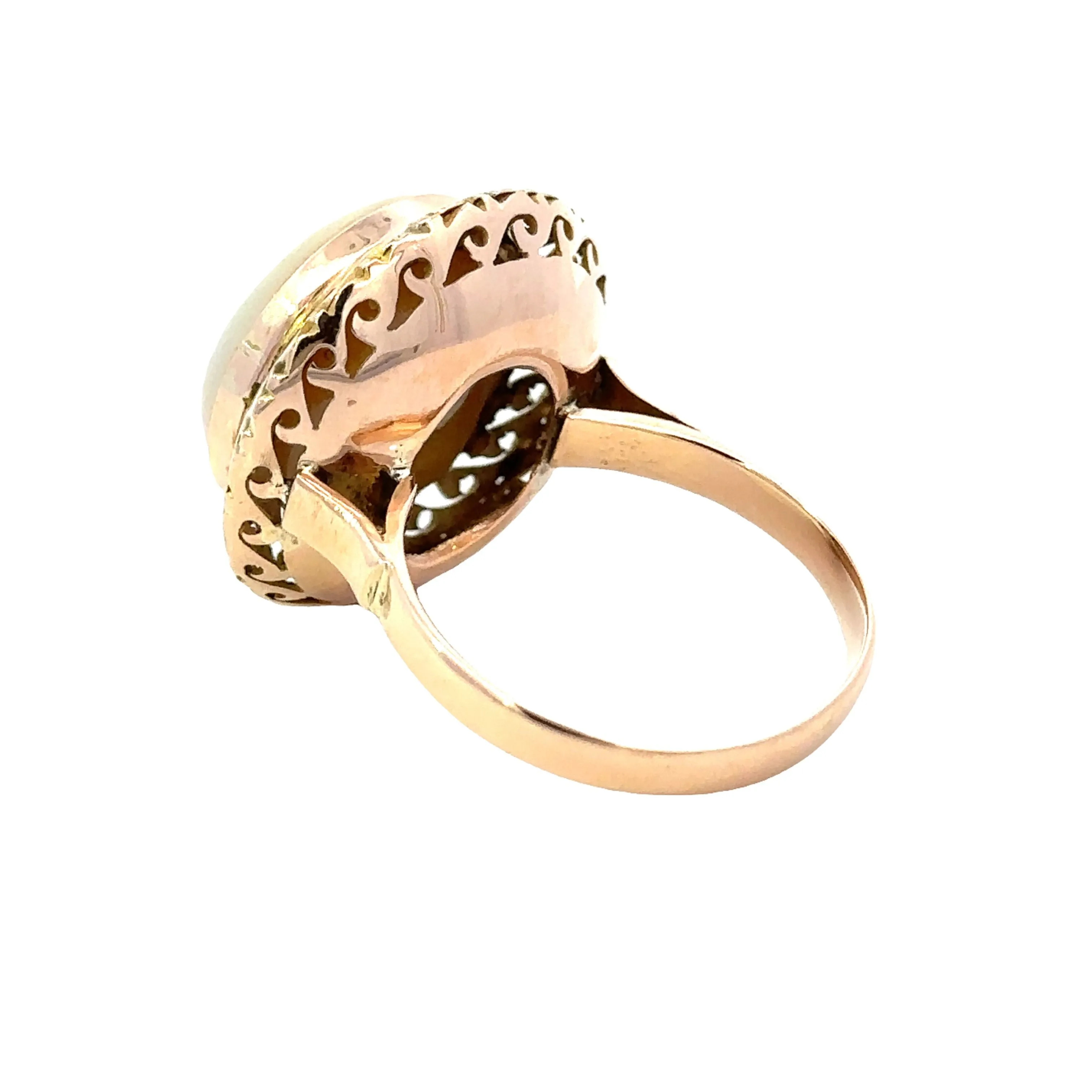 Captivating Marine Gem 14ct Yellow Gold Single Mabe Pearl Ring