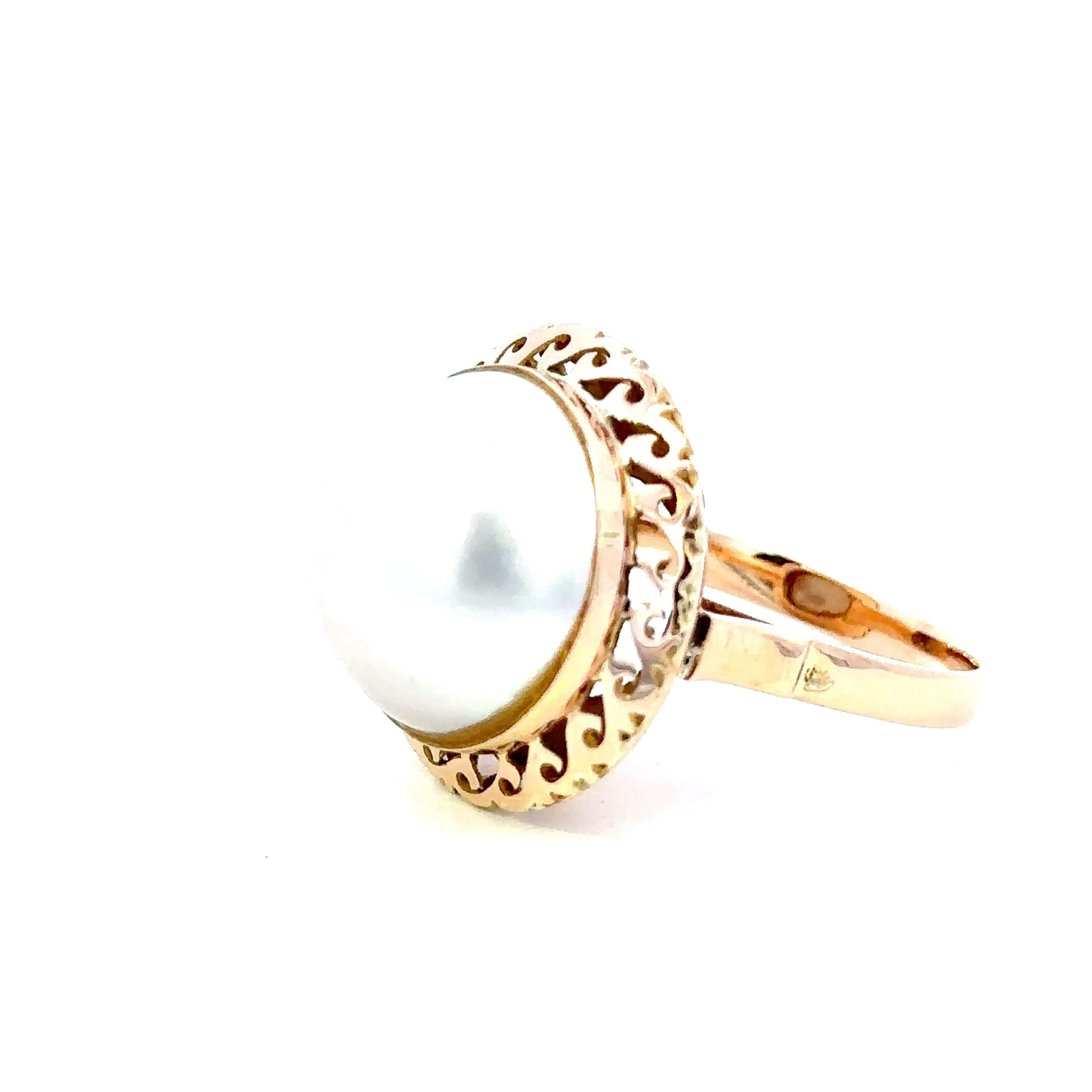 Captivating Marine Gem 14ct Yellow Gold Single Mabe Pearl Ring