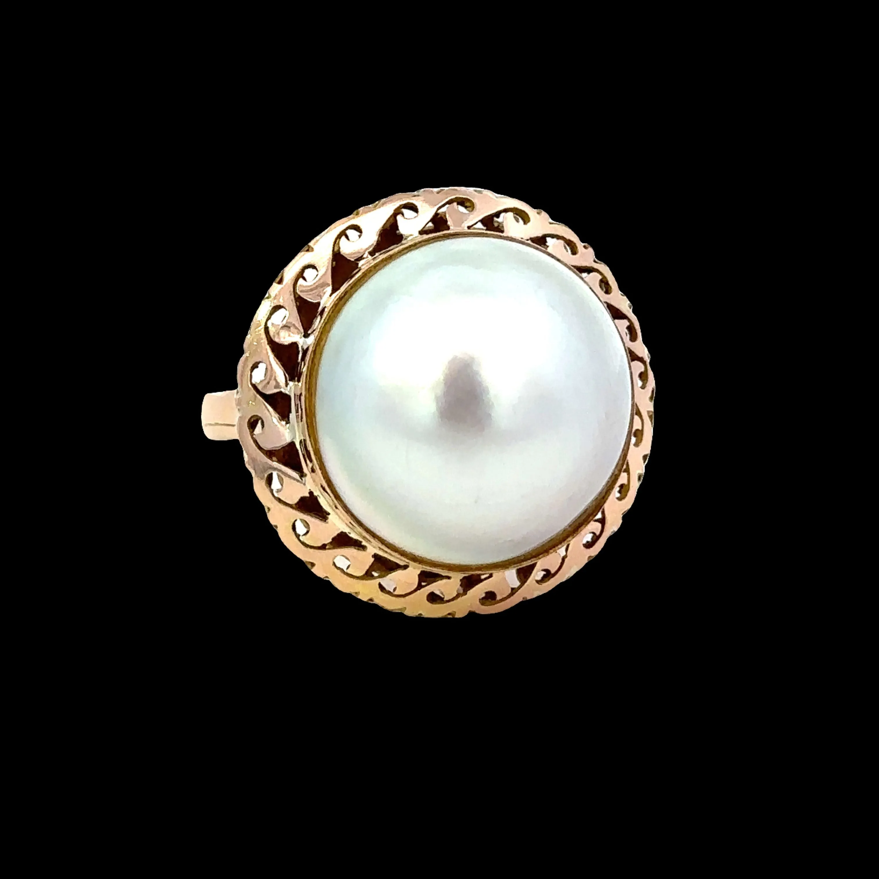 Captivating Marine Gem 14ct Yellow Gold Single Mabe Pearl Ring