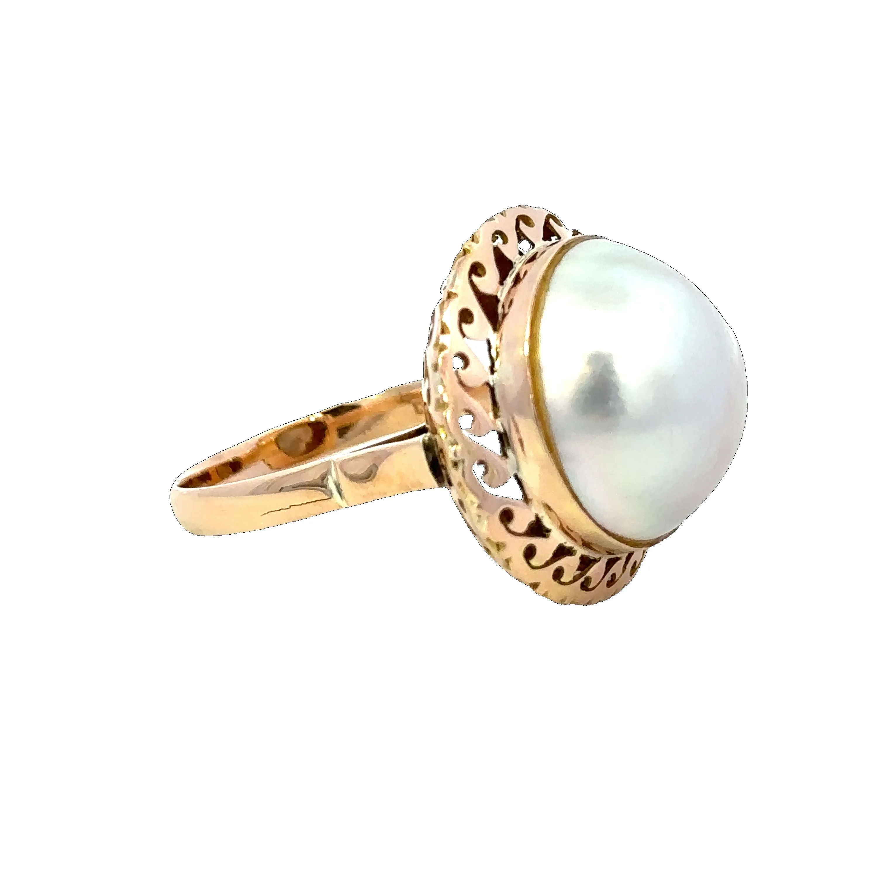 Captivating Marine Gem 14ct Yellow Gold Single Mabe Pearl Ring