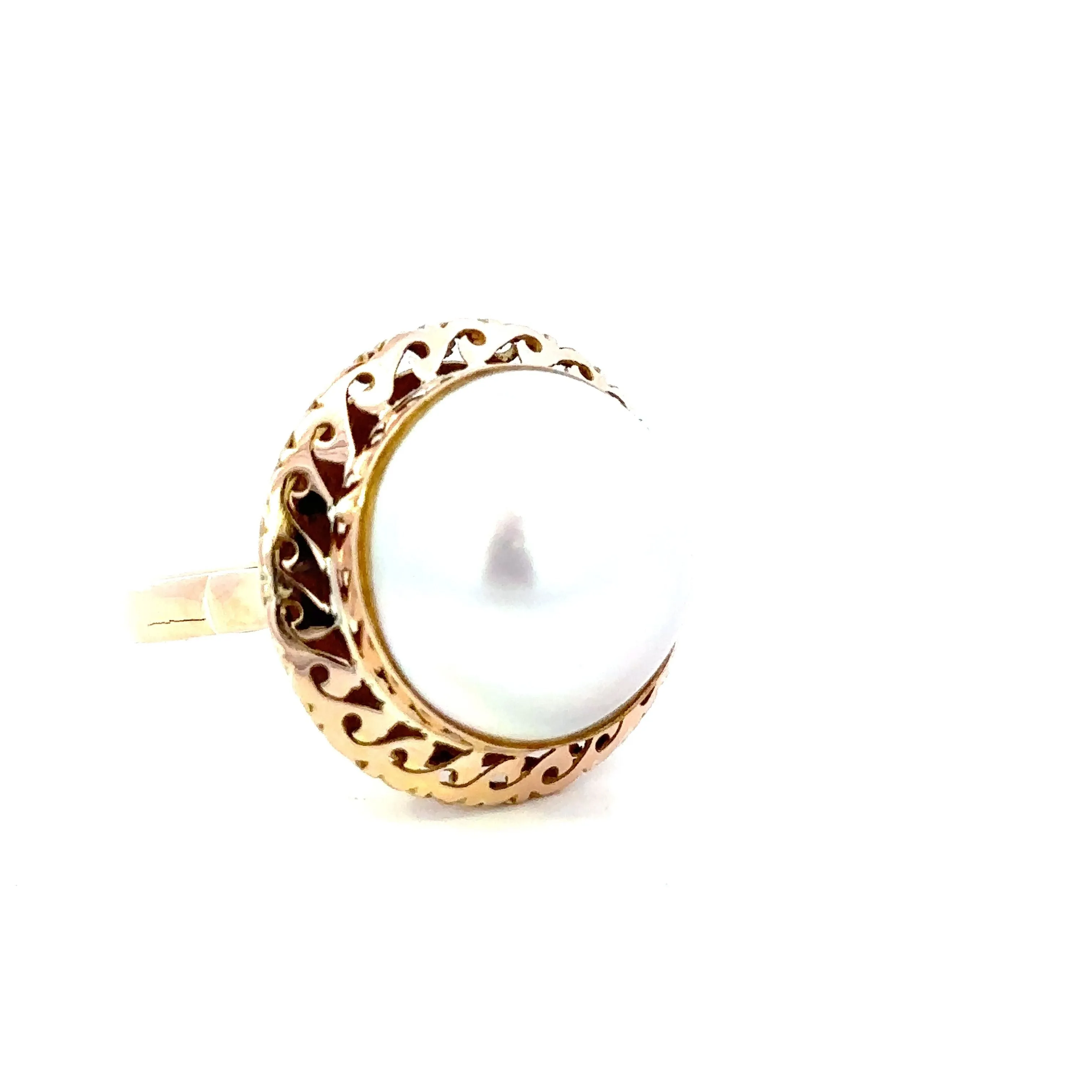 Captivating Marine Gem 14ct Yellow Gold Single Mabe Pearl Ring