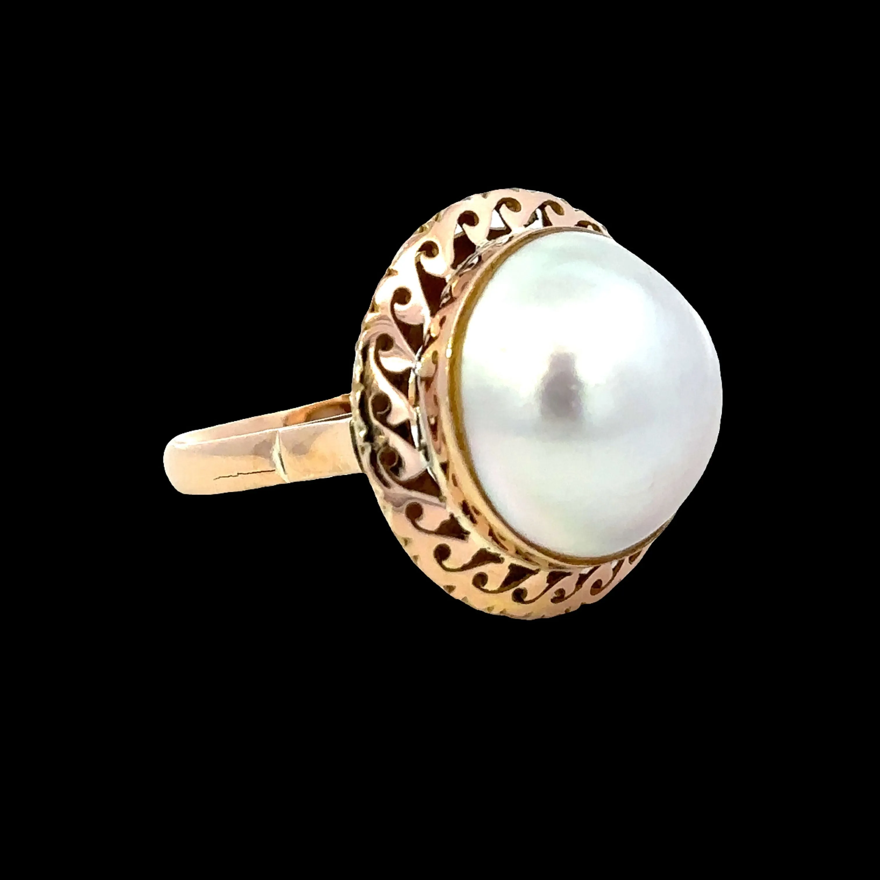Captivating Marine Gem 14ct Yellow Gold Single Mabe Pearl Ring