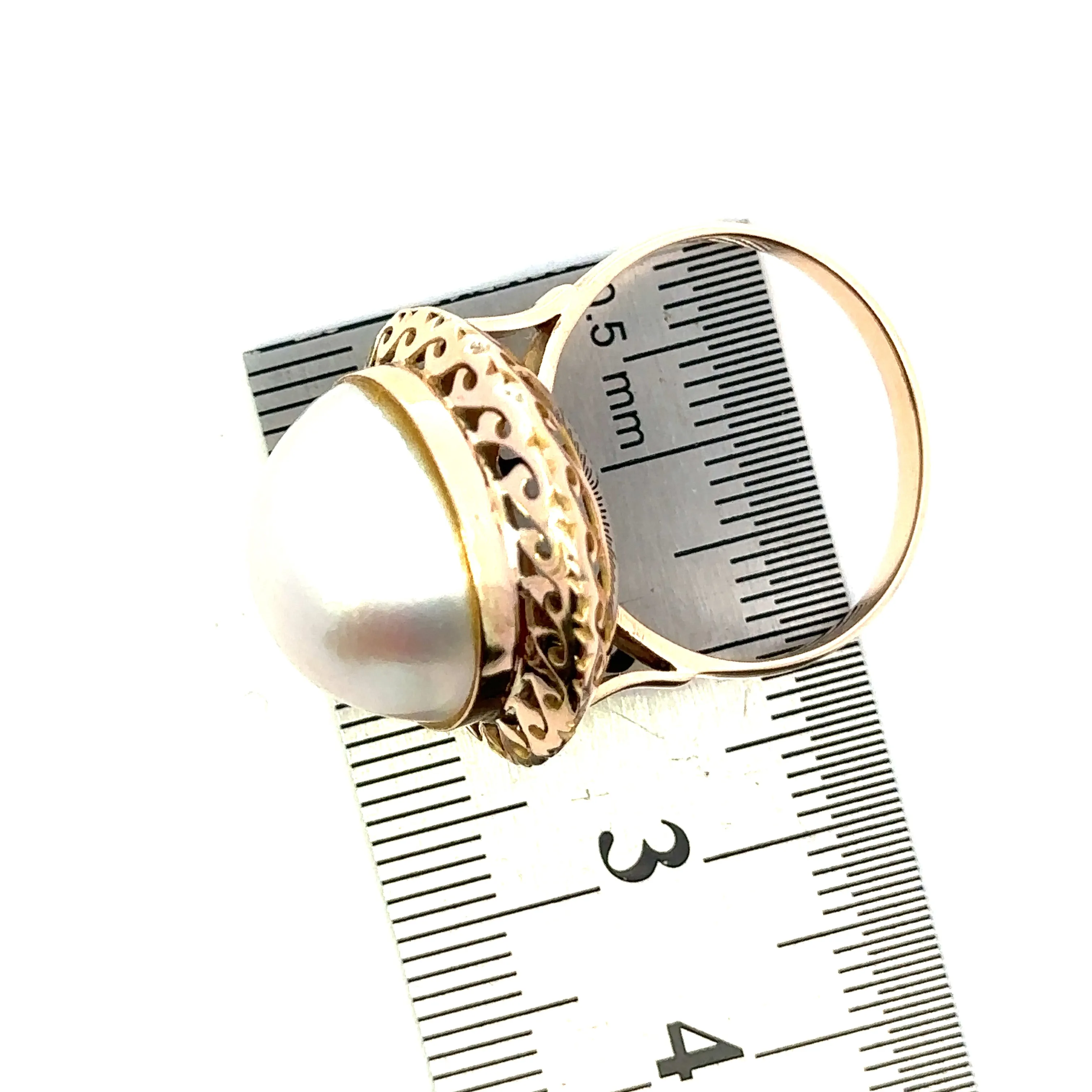 Captivating Marine Gem 14ct Yellow Gold Single Mabe Pearl Ring