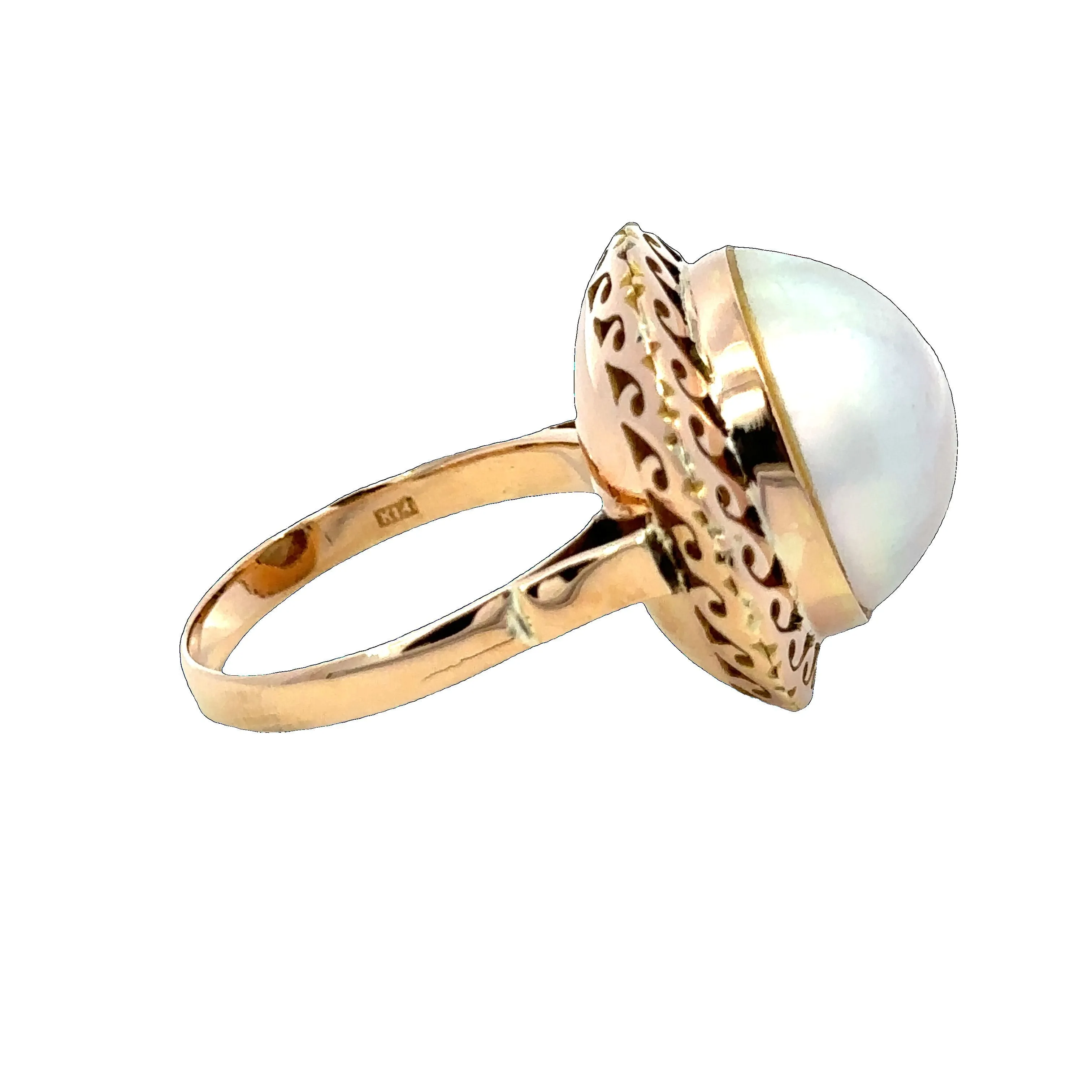 Captivating Marine Gem 14ct Yellow Gold Single Mabe Pearl Ring