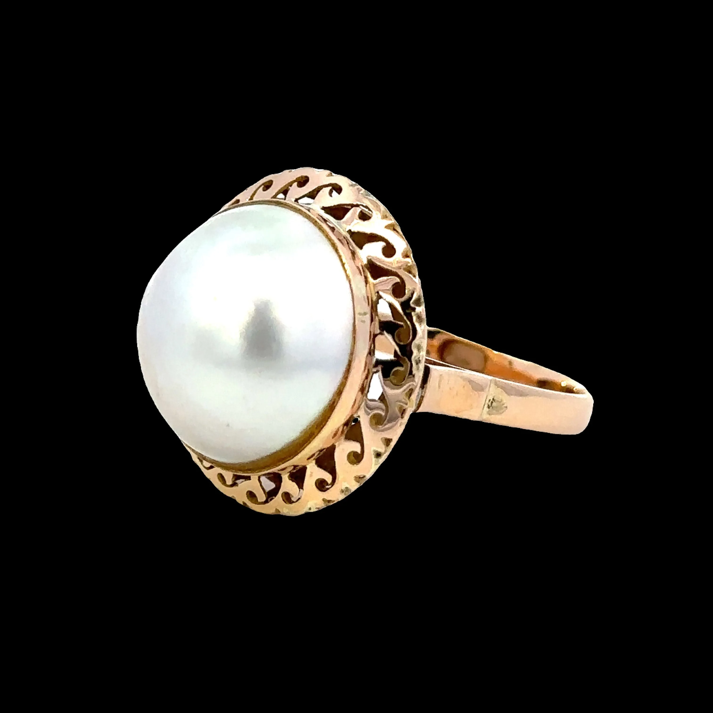 Captivating Marine Gem 14ct Yellow Gold Single Mabe Pearl Ring