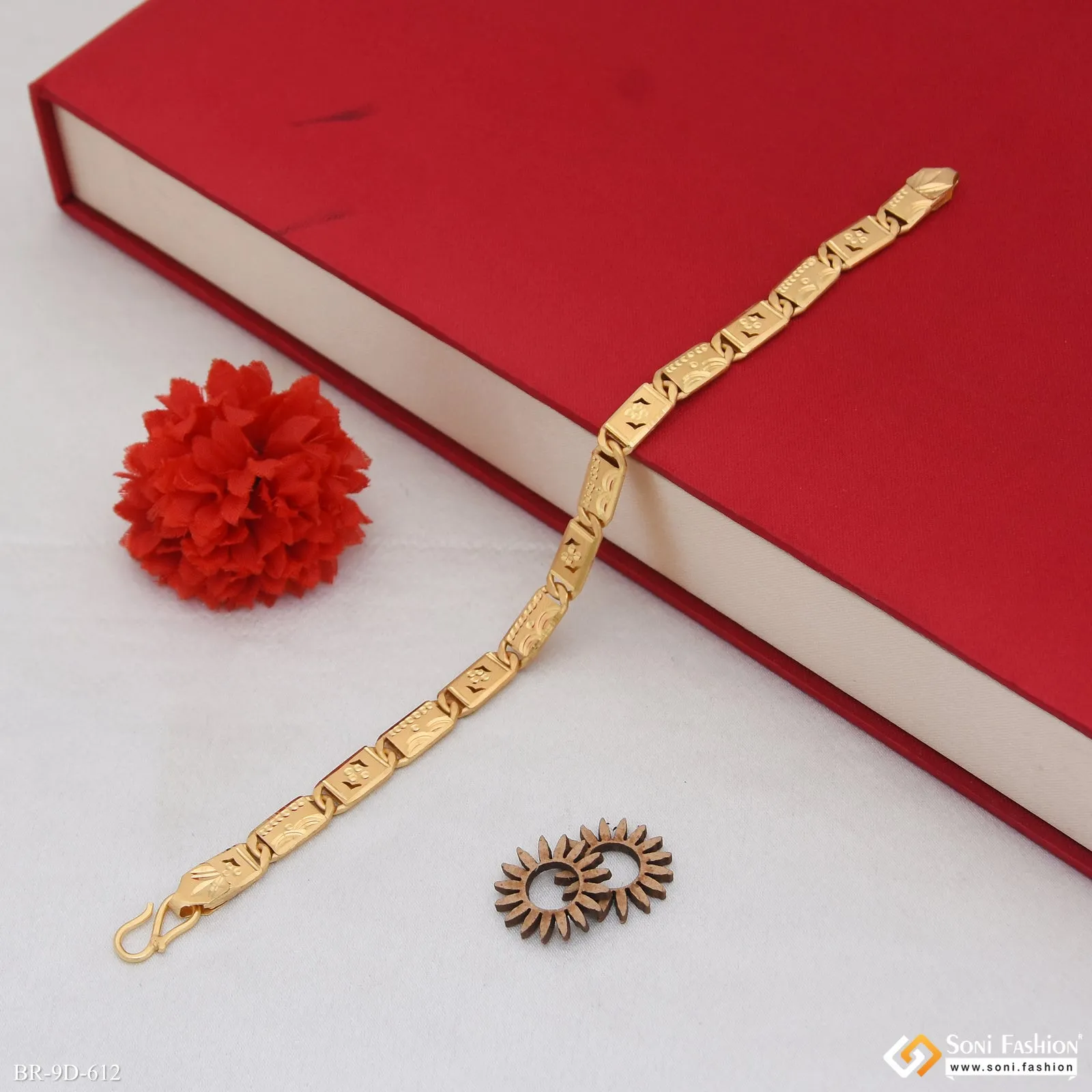 Funky Design Gold Plated Nawabi Bracelet for Men - Style D612