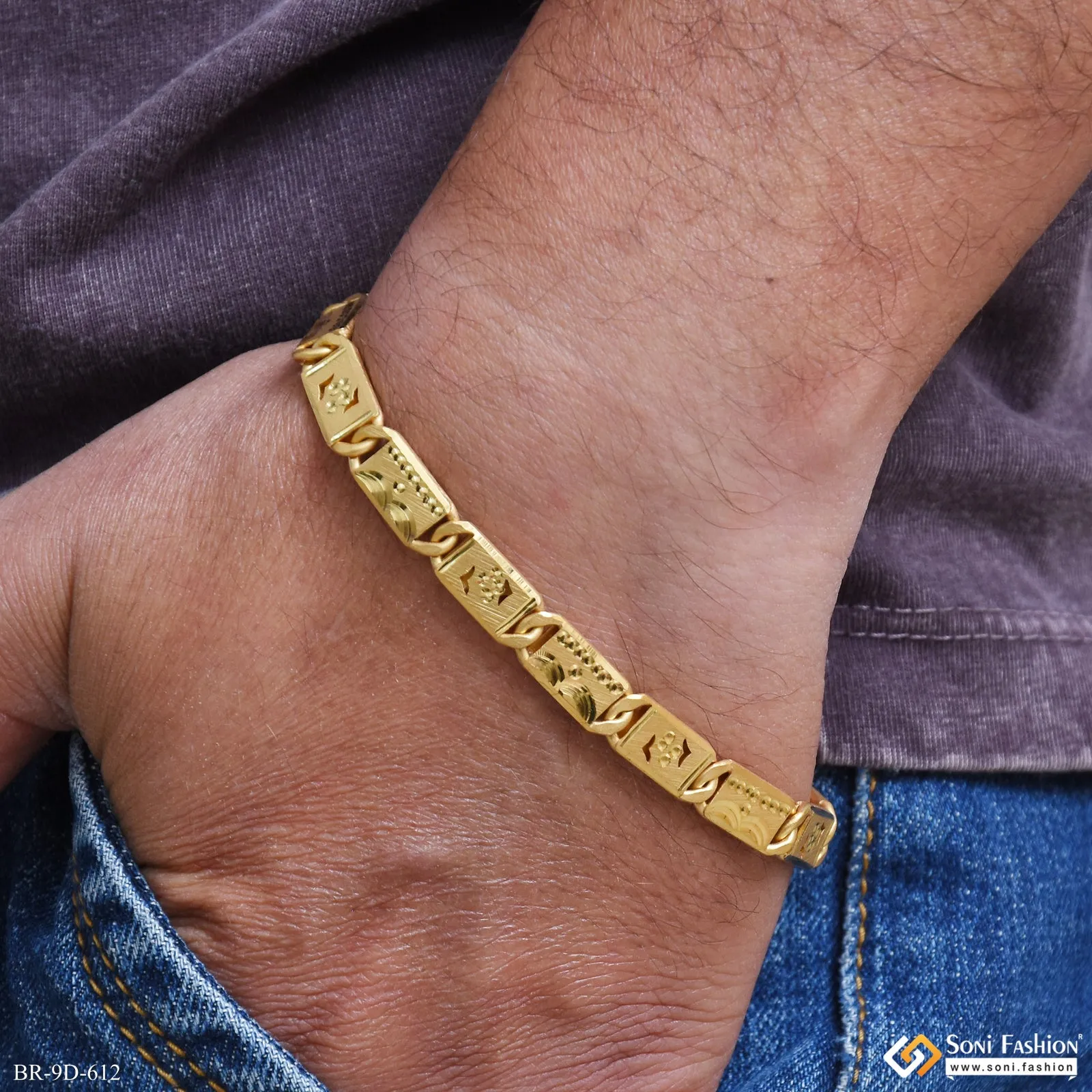 Funky Design Gold Plated Nawabi Bracelet for Men - Style D612