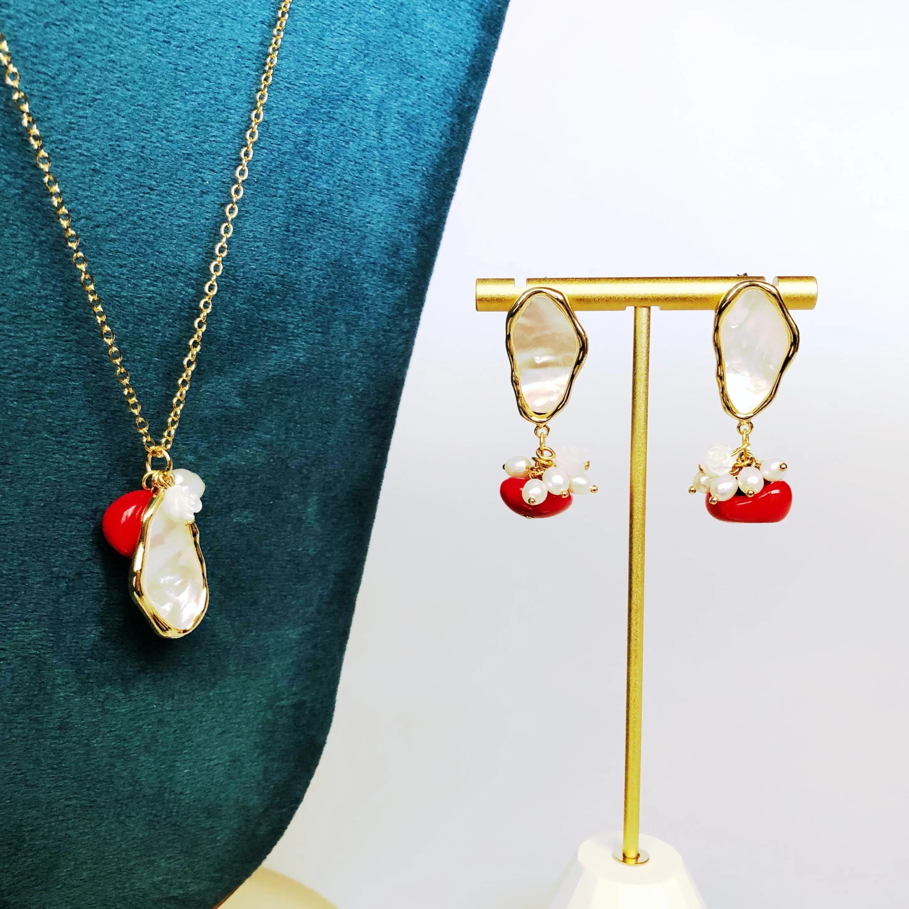 Mother Pearl and Red Coral Cluster Pendant Necklace