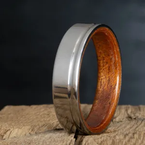 Polished single groove 6mm titanium wood ring with Acacia