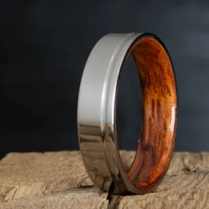 Polished single groove 6mm titanium wood ring with Bubinga