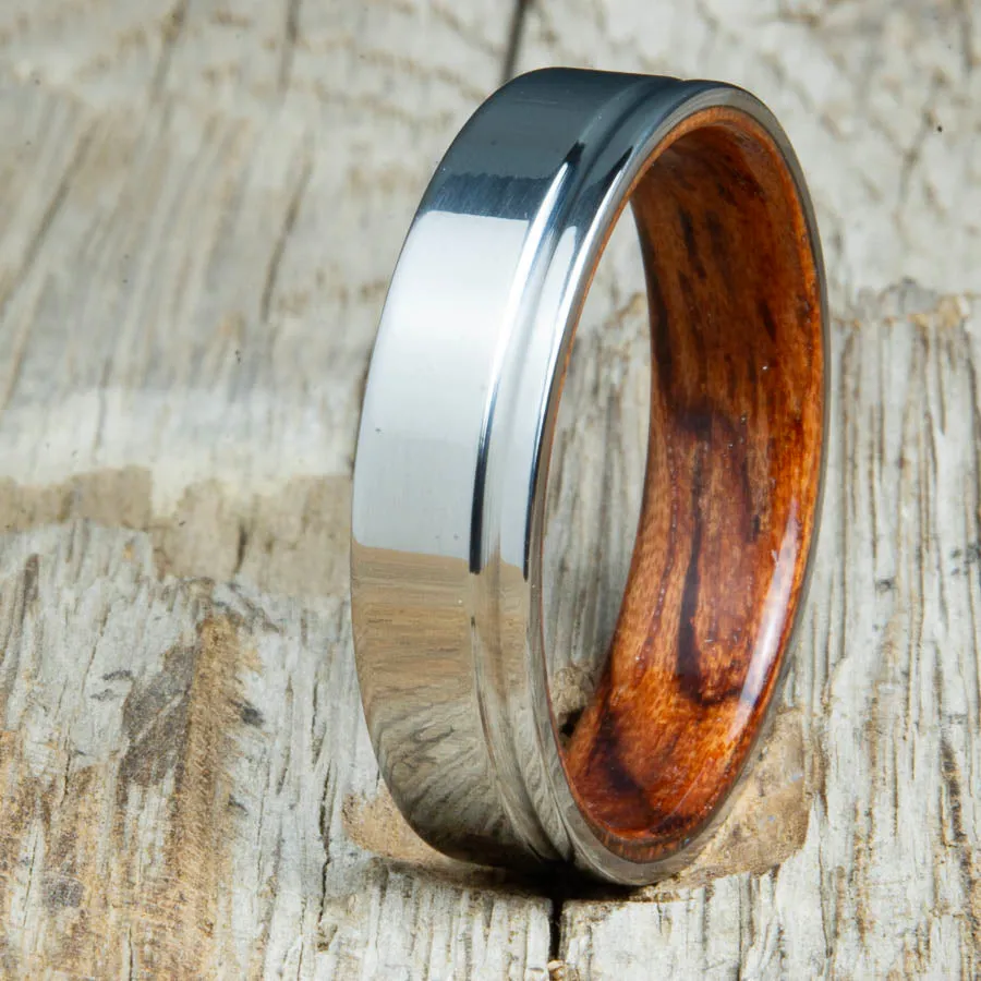 Polished single groove 6mm titanium wood ring with Bubinga