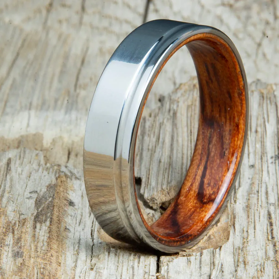 Polished single groove 6mm titanium wood ring with Bubinga