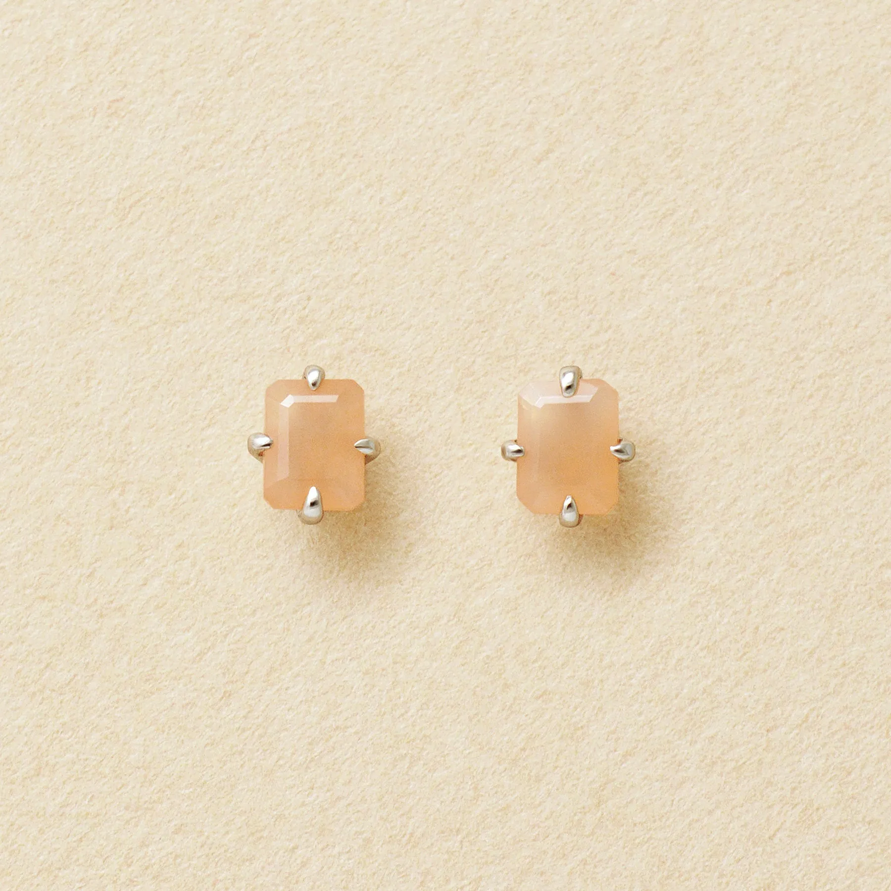 [Second Earrings] Platinum Orange Moonstone Earrings