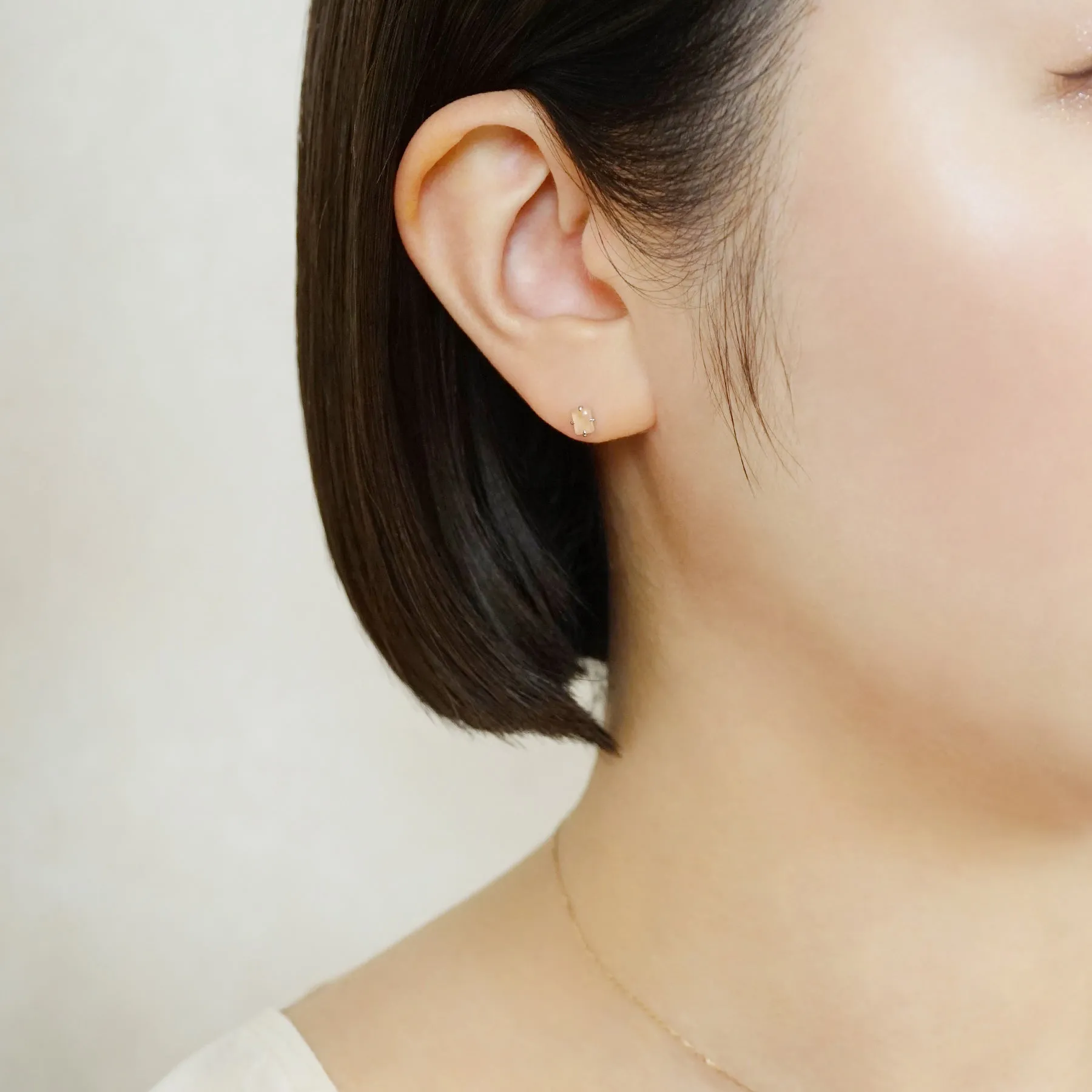 [Second Earrings] Platinum Orange Moonstone Earrings