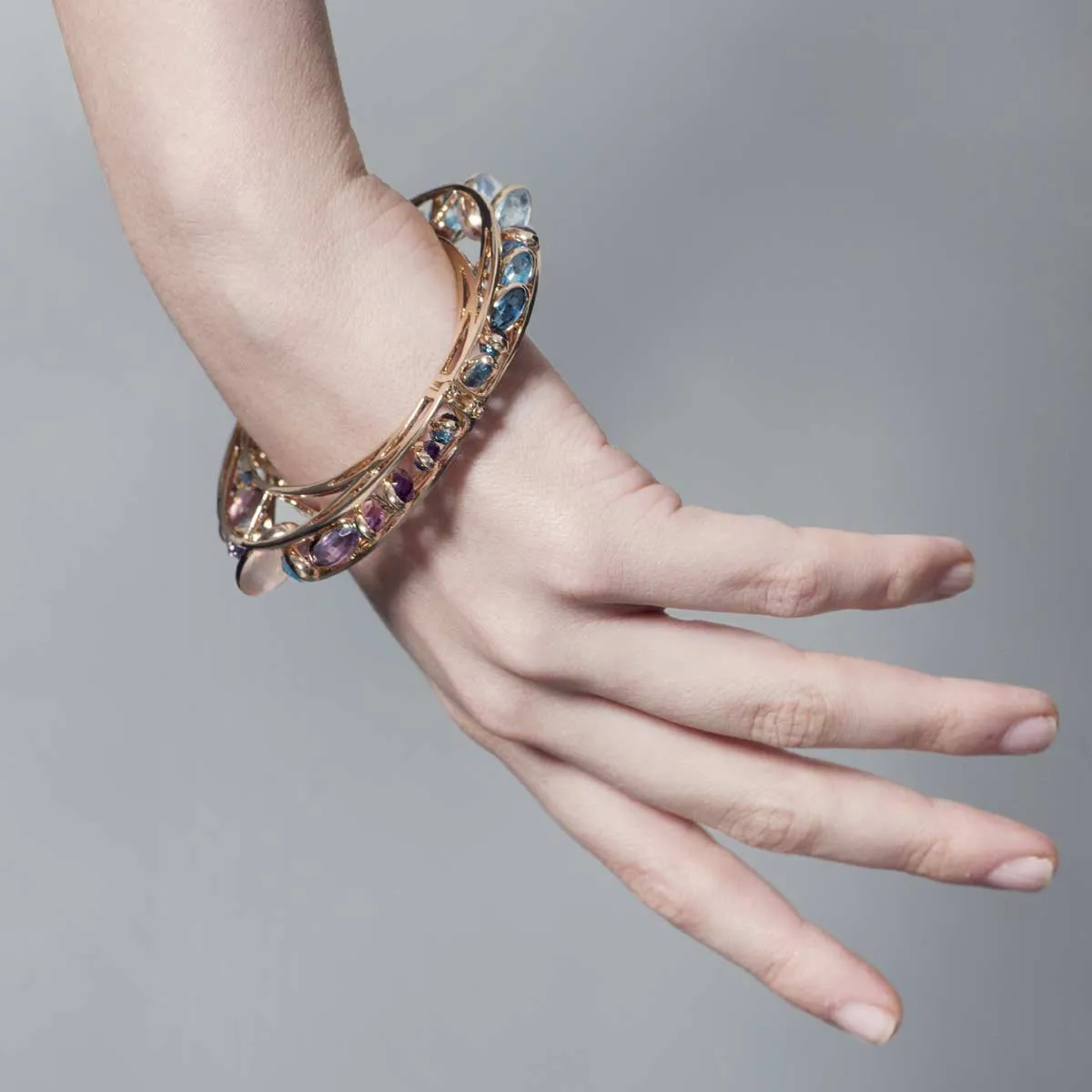 Side Dancing Rigid Bracelet