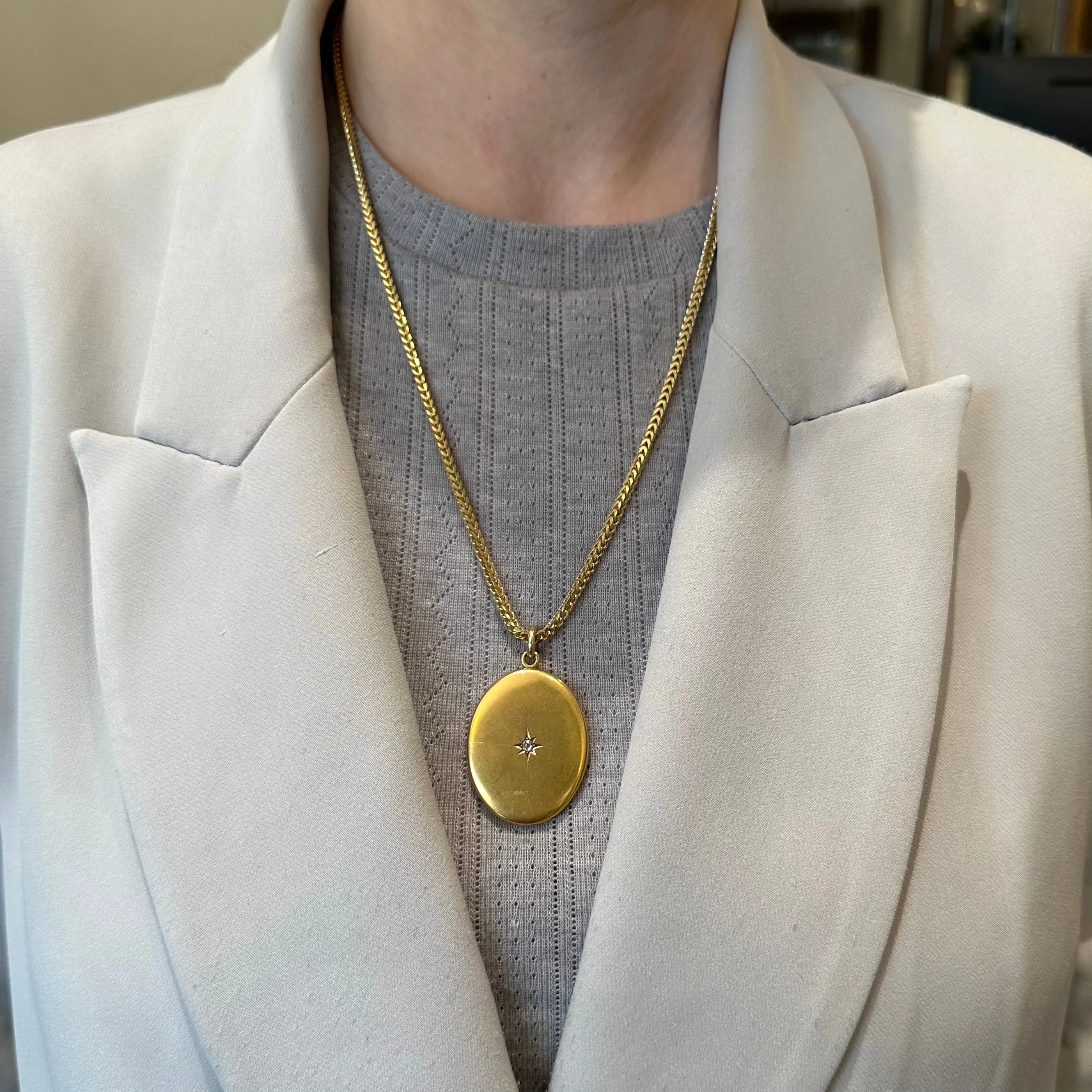 Victorian 14K Yellow Gold 0.15 Carat Diamond Oval Locket