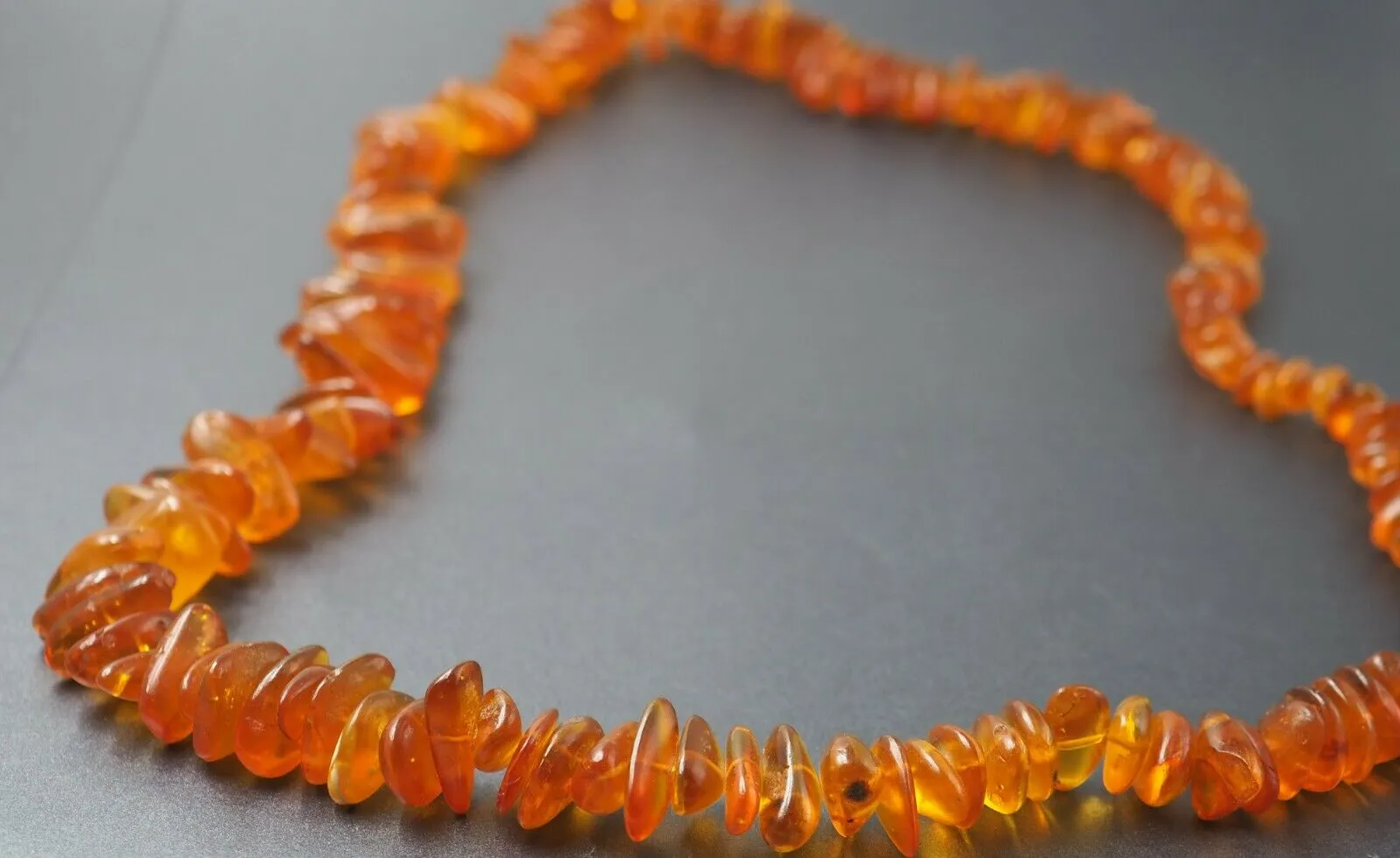 VINTAGE Natural Authentic Orange AMBER Necklace Strand with Graduating Stones